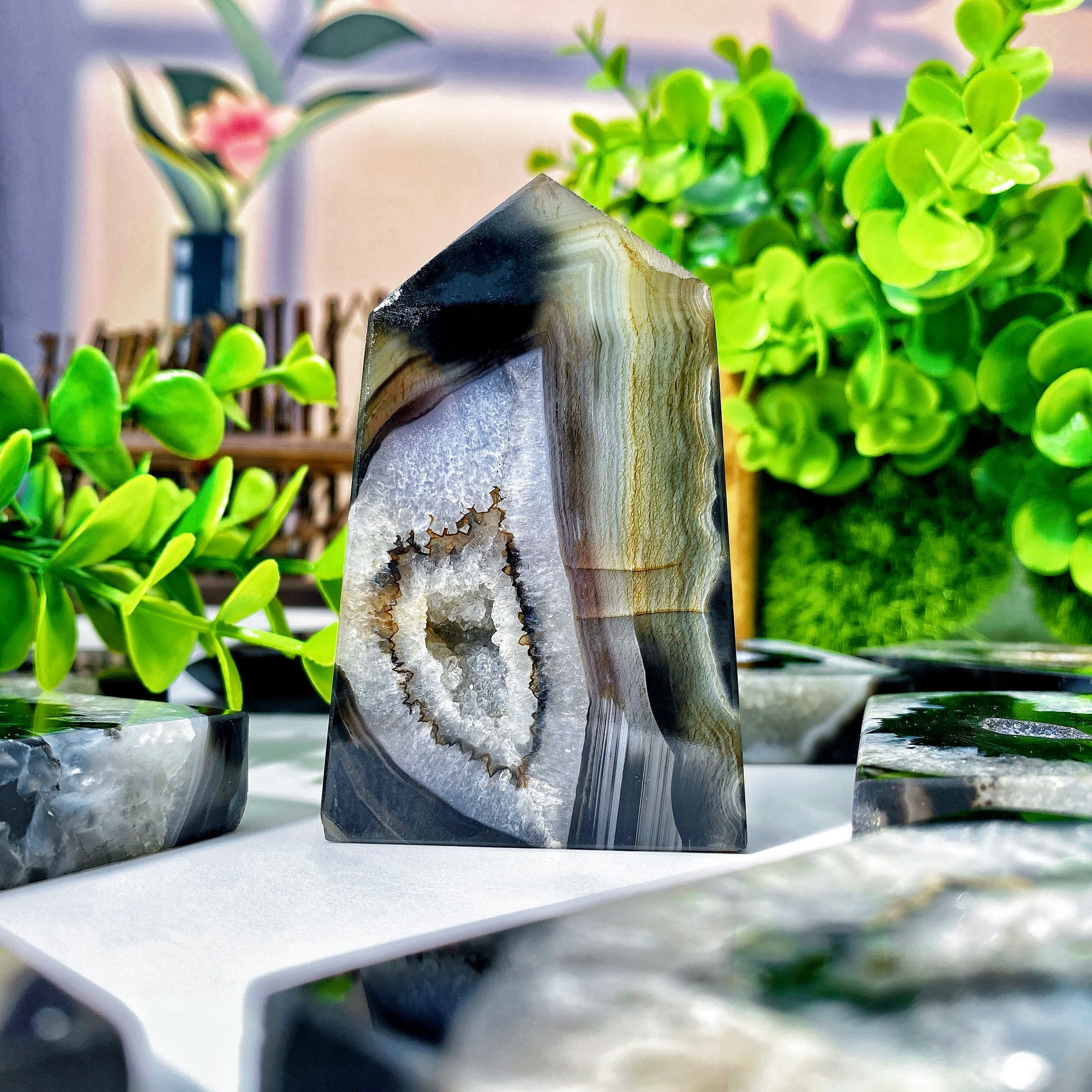 1PC Black Sardonyx Agate Crystal Point – Natural Geode Decor